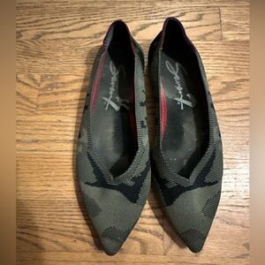 Seven7 Camo Knit Flats Size 8
